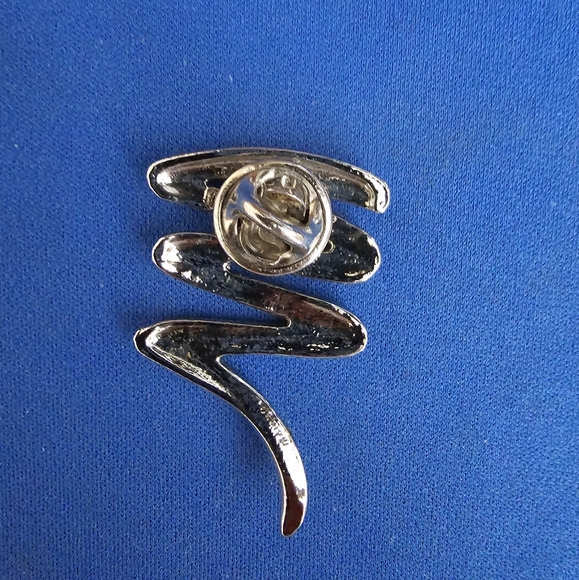 Silver tone brooch - Picture 2 of 2